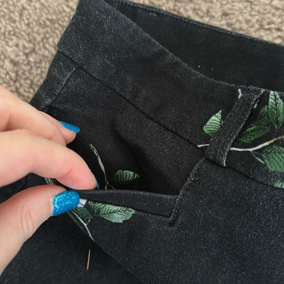 Banana Republic Black and White Pants with Floral Print Size 6 - Picture 6 of 9